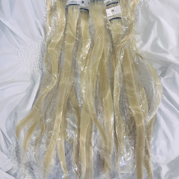 30 Highlight Pieces Clip On Blonde Hair Extensions - Picture 5 of 5